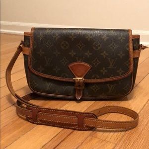 Authentic Louis Vuitton Sologne crossbody bag p.1